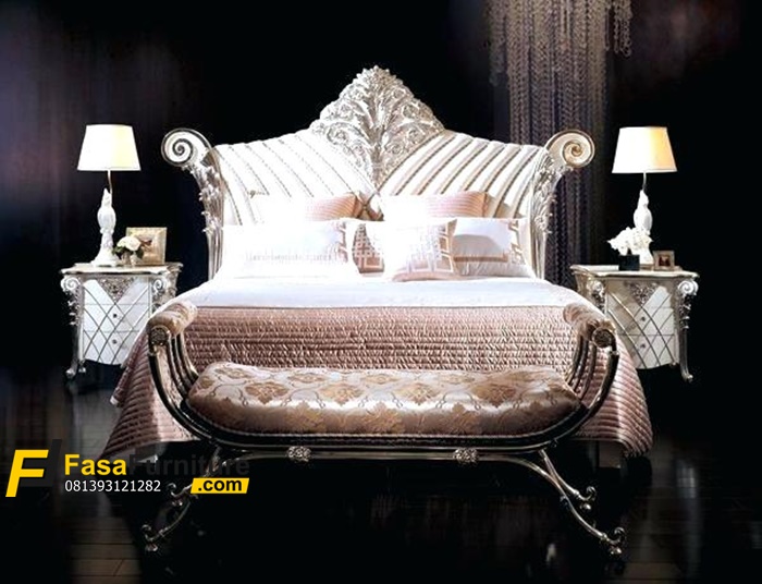 Set Kamar Tidur Model Klasik Eropa