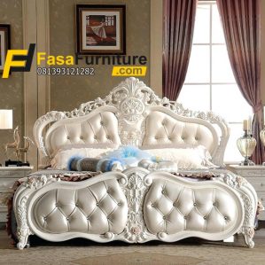 Tempat Tidur Klasik Putih Modern