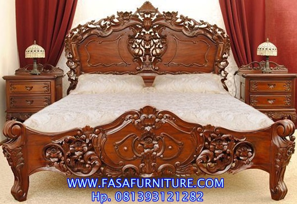 Tempat Tidur Elegan Ukiran Jati