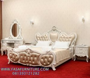 Tempat Tidur Klasik Eropa