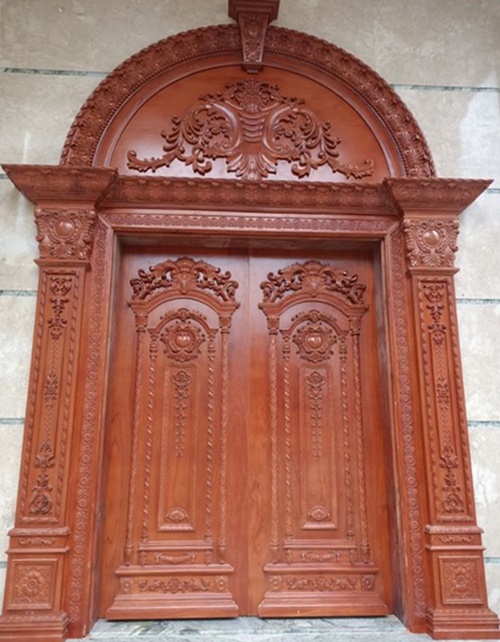 Pintu Rumah Mewah Kupu Tarung Klasik