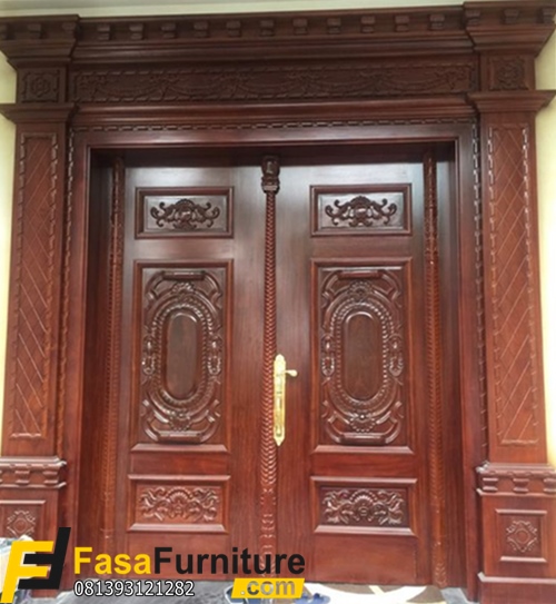 Pintu Rumah Klasik Modern Ukir Kupu Tarung